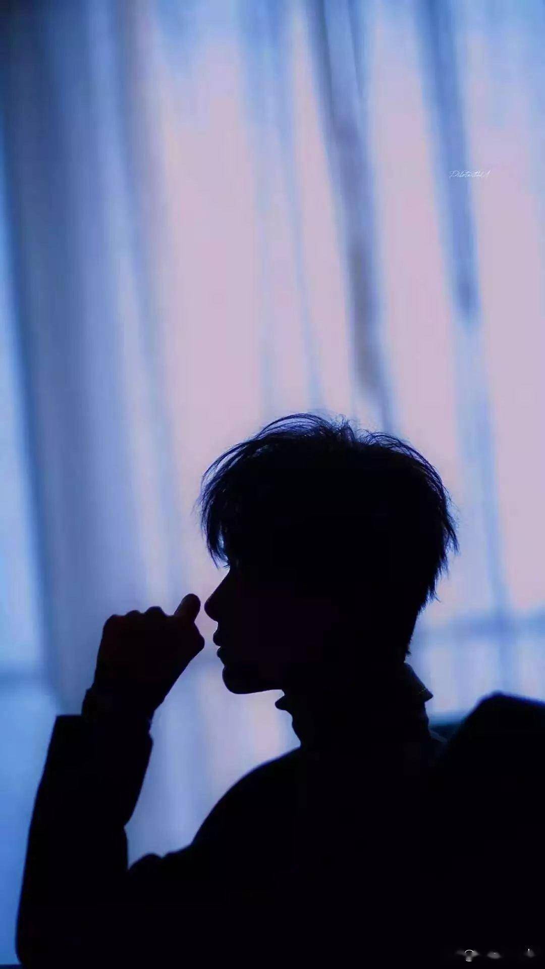 分享易烊千玺侧脸剪影照,精致的五官轮廓线看着超绝_手机搜狐网