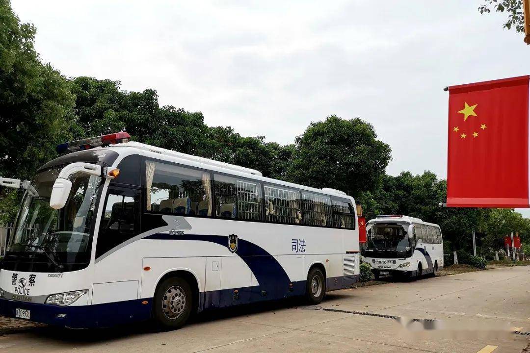 争创五优抗疫一线的监狱司机班