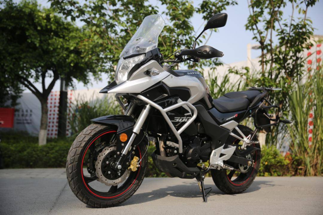 大运dy300x,一款适用于长途摩旅与城市通勤代步的拉力车型,由老牌摩托