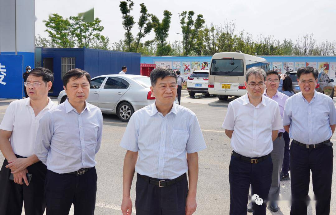 扬州及仪征市领导赵庆红,丁雪海参加活动,扬州市住建局局长陶伯龙陪