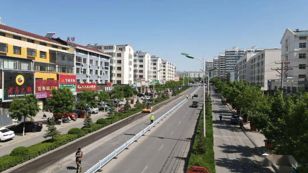 实拍陵川县多路段道路养护施工