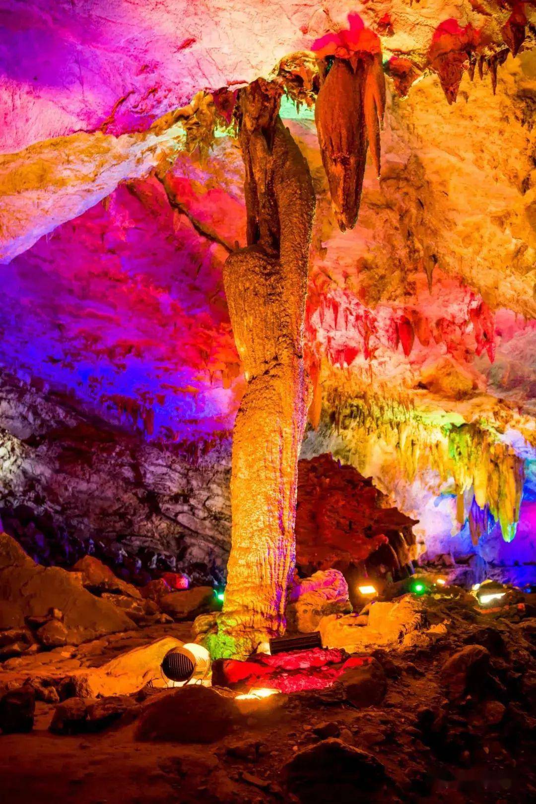 山水成卷书中有景乐平水帘洞富丽堂皇的地下宫殿