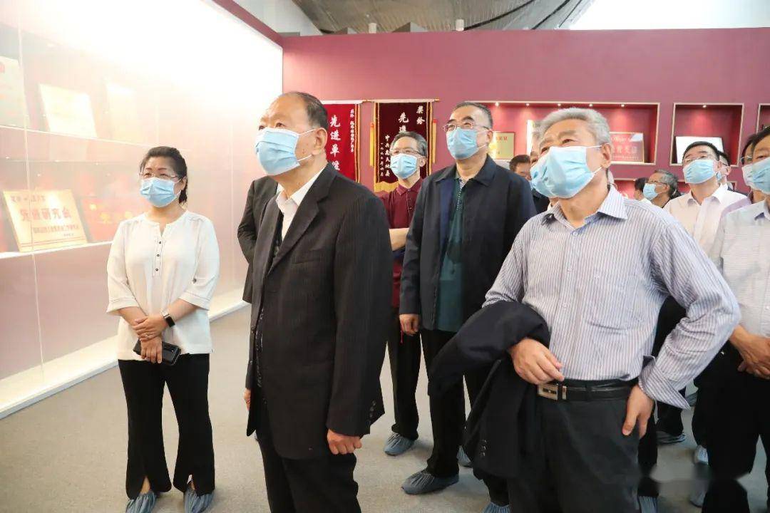 魏桥创业集团原董事长张士平逝世一周年追思会暨纪念馆落成揭牌仪式