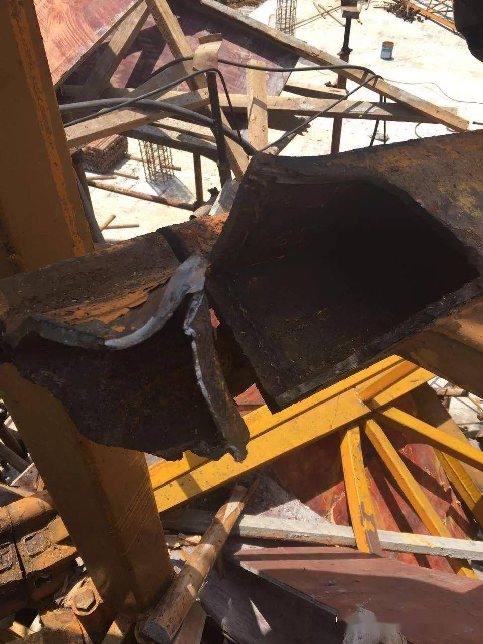 触目惊心3天3起塔吊倒塌事故为你揭秘塔吊倒塌到底有多困难