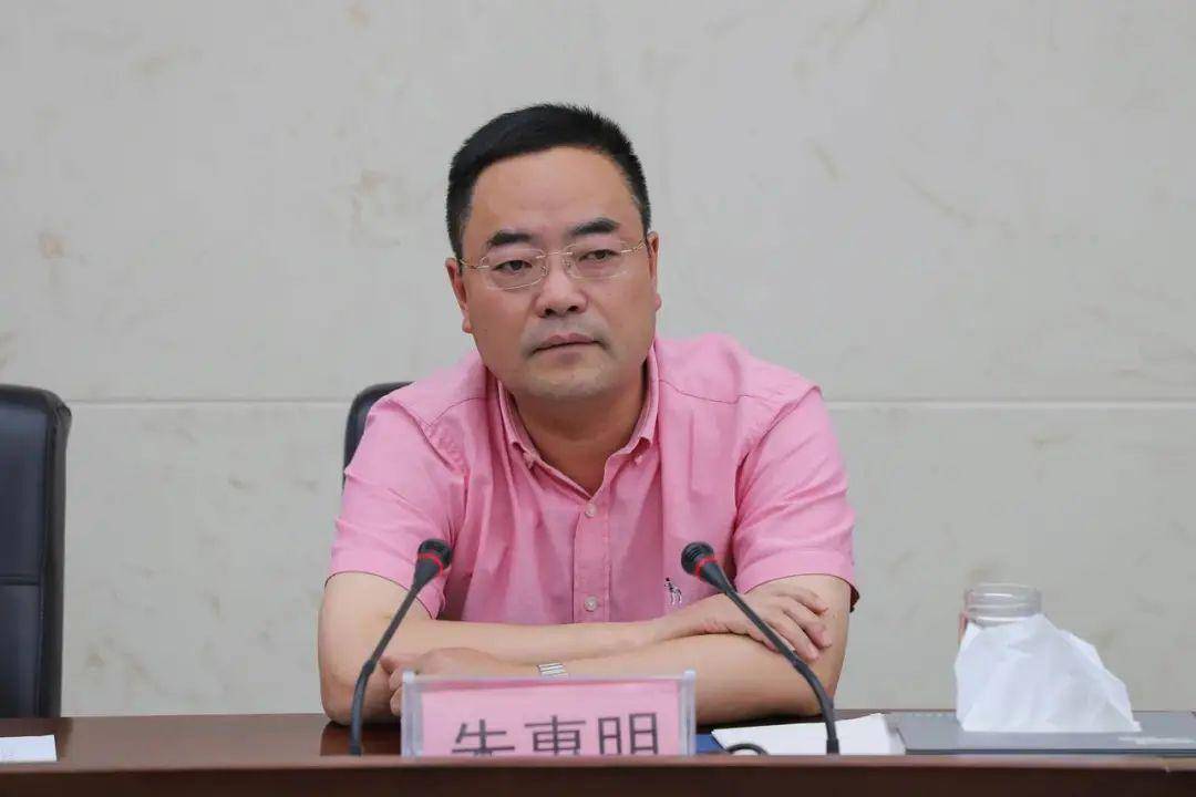 海虞镇党委书记,产业园党工委书记朱惠明表示企业兴则经济兴,海虞兴