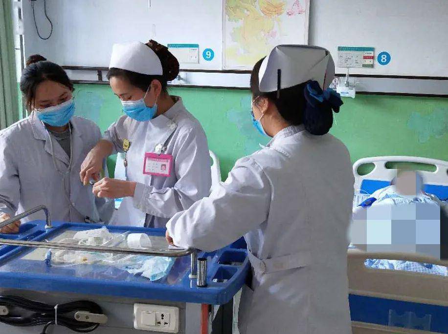 一岁多的孩子,两次电除颤