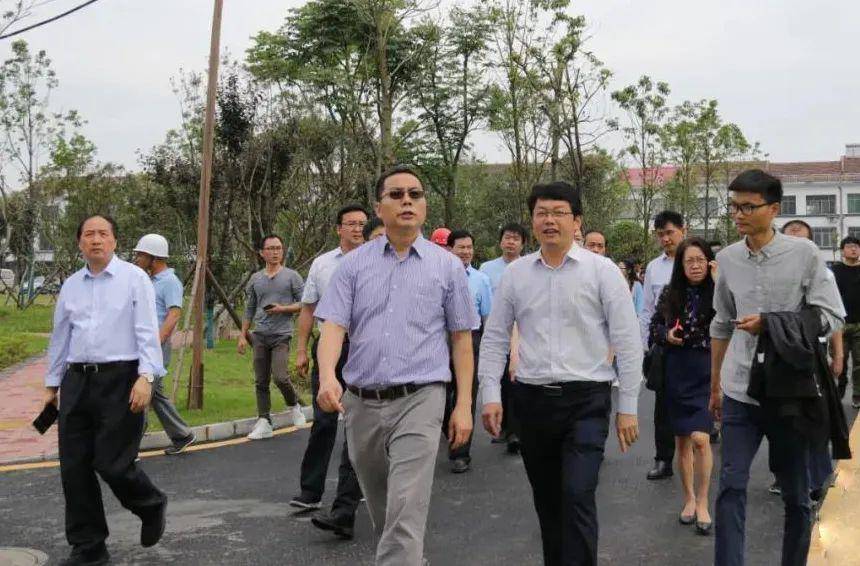 建筑发展联席会议办公室副主任欧阳仲贤;常德市人民政府副市长尹正锡