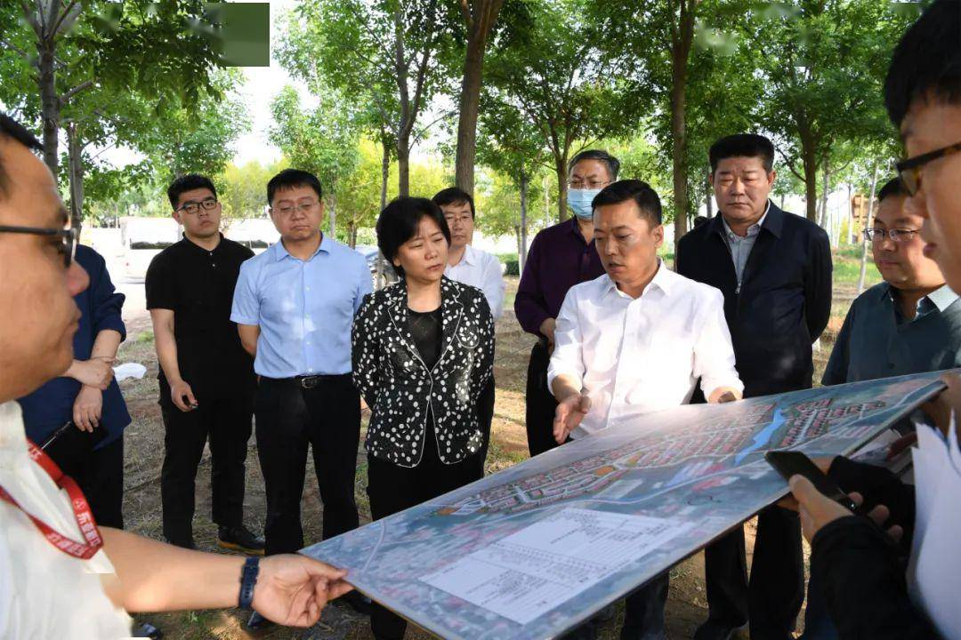 近日,县委书记赵青英,县委副书记,县长宗振华带领县发改局,资源规划局