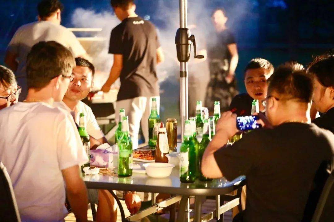 夜宵之王烧烤啤酒小龙虾上线啦