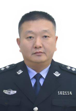 古丈县公安局交警大队大队长李家峰服务承诺:以梦为马,誓言无悔,一路"