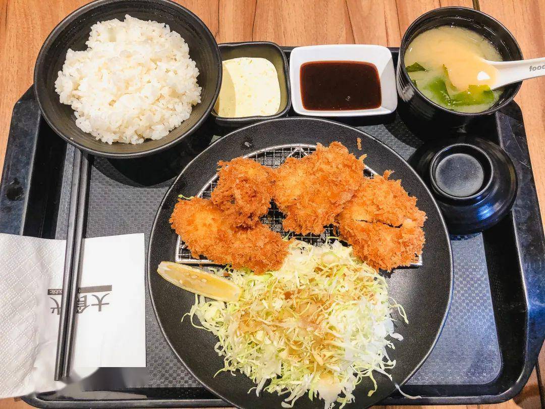 广州东站的炸物摊酥香脆嫩一口入魂