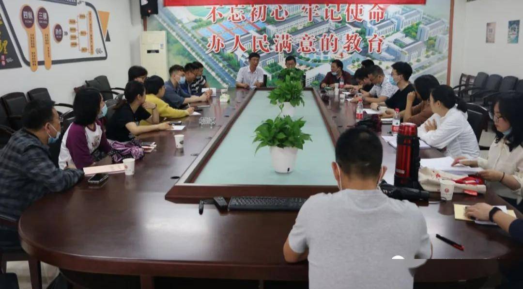 5月26日,上溪中学来运松副校长,义乌五中童水龙主任带领本校物理,政治