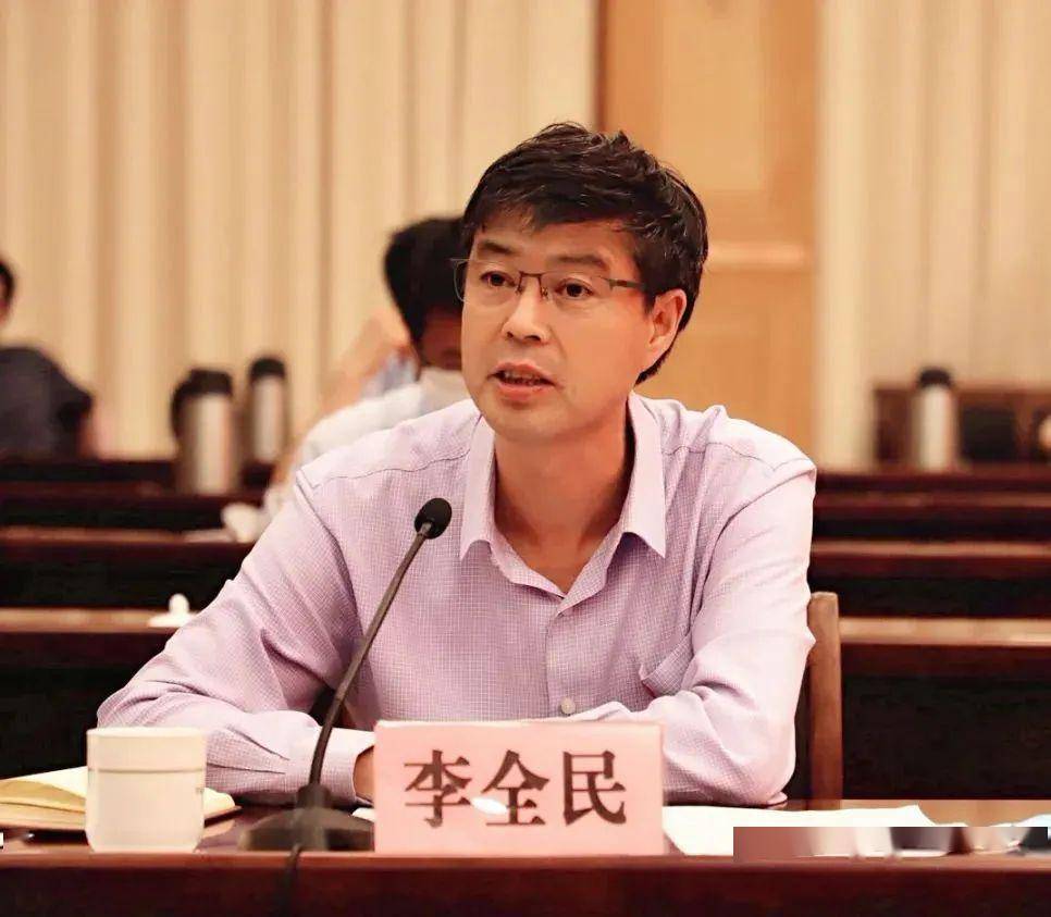 市委组织部常务副部长李全民宣读了《中共东营市委组织部办公室关于