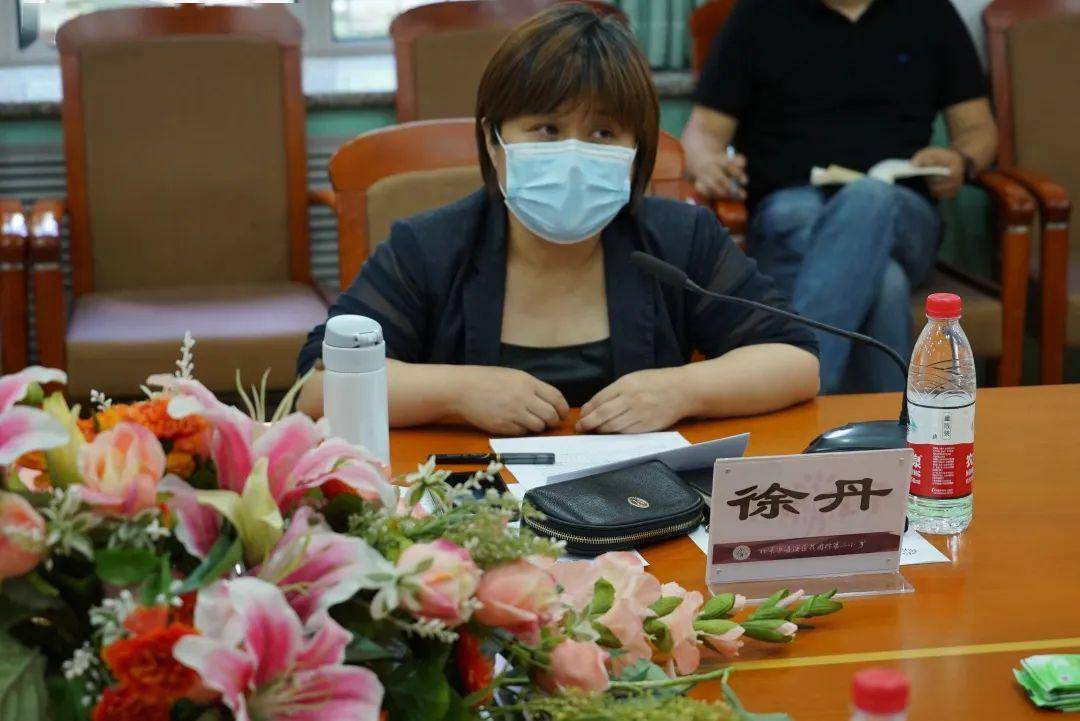 海淀区教委副主任徐丹主持评估检查工作,参加今天评估工作的同志有