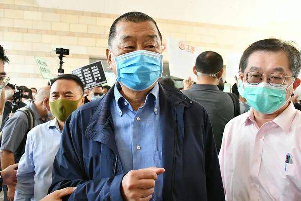 5月22日上午,黎智英向高等法院法官李运腾要求取消禁止他离开香港的