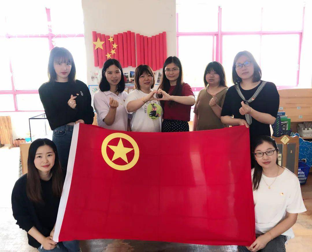 青春聚力 | "我与团旗团徽合个影"摄影作品投票开始啦!