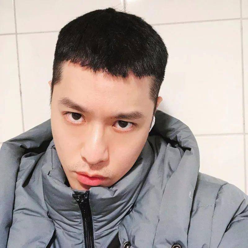 夏天发型关键词:"露额头"!