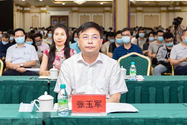 张玉军副局长在听课▲黎甲文副局长在听课坚定文化自信,筑牢精神之