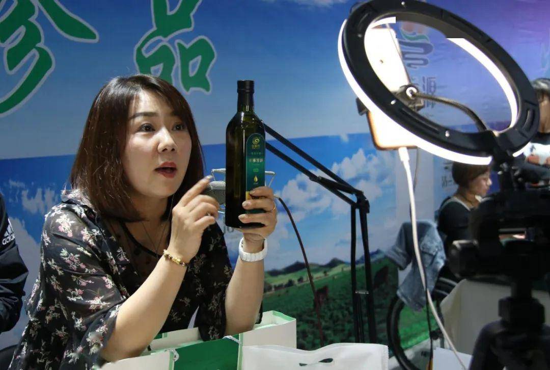 沽源县网红直播大赛助力农产品畅销