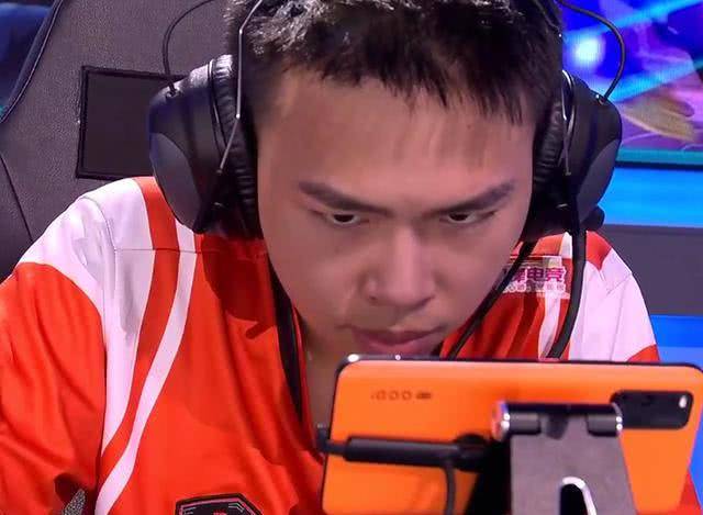 lgd大鹅生死局扳回一局,君诏眼神杀太强,网友:感觉回来了_直播