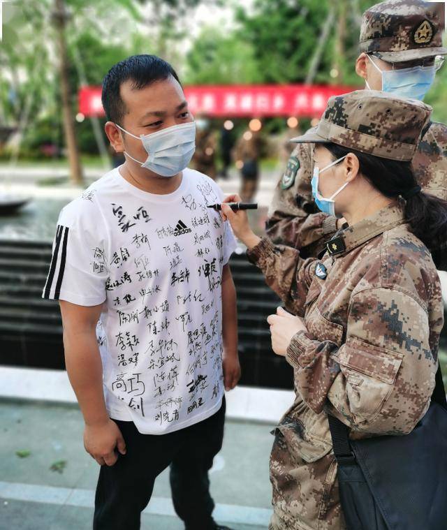 76天的谎言一双40码运动鞋看武汉公交青年的战疫故事