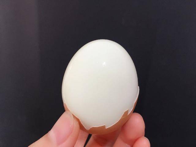 煮出来的鸡蛋破壳还不好剥这是煮鸡蛋的小窍门鸡蛋更嫩不开裂