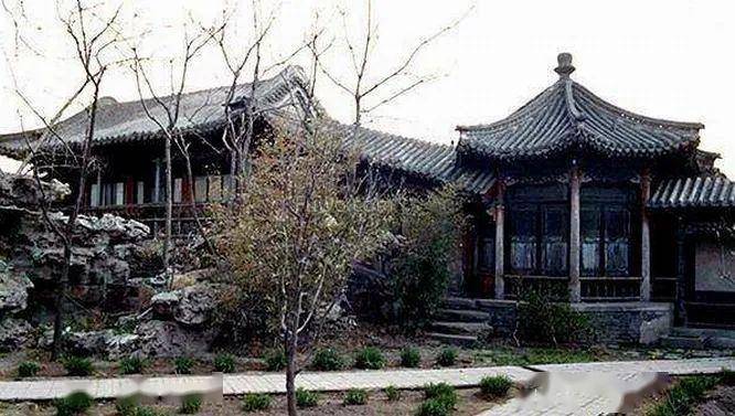 解放以后,此宅被分隔为不同单位的宿舍;而可园,一度被改成了朝鲜驻华