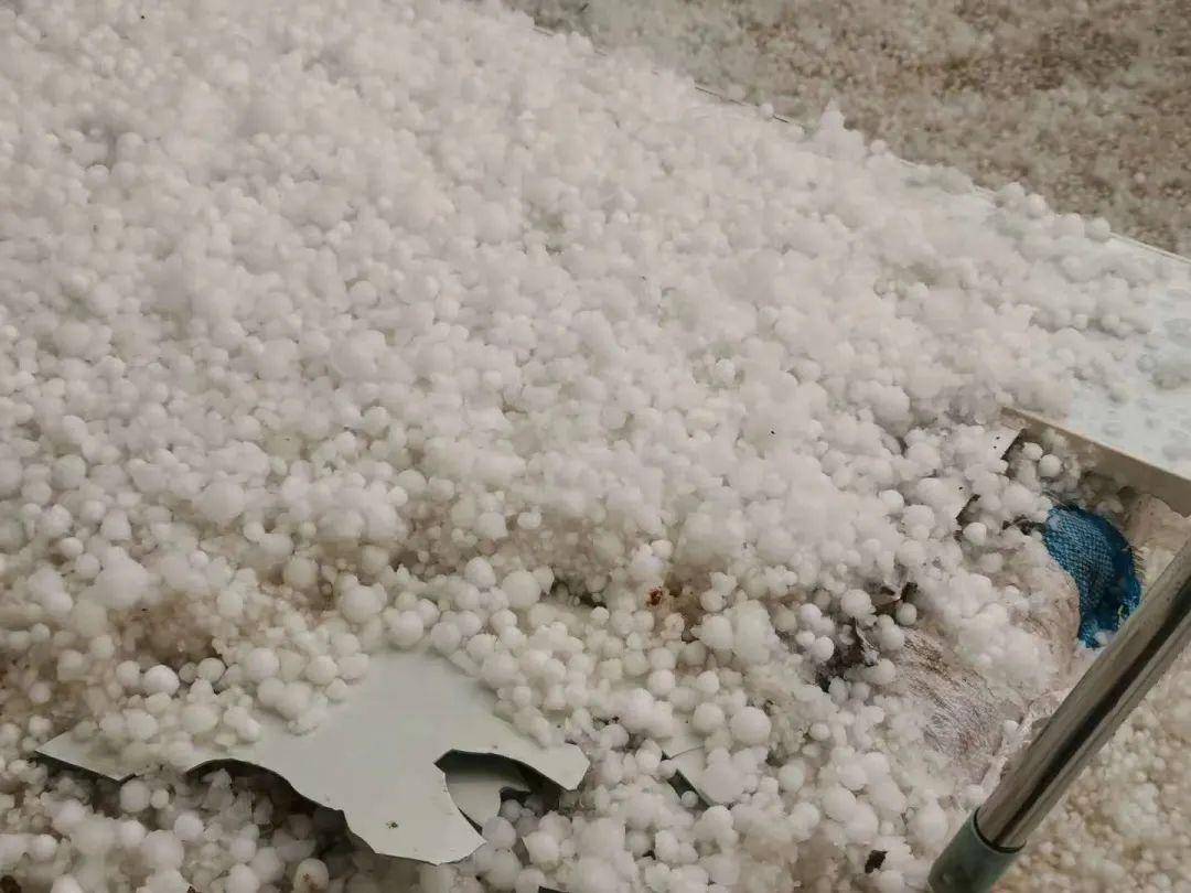 昨天:定西通渭遭遇大风冰雹天气