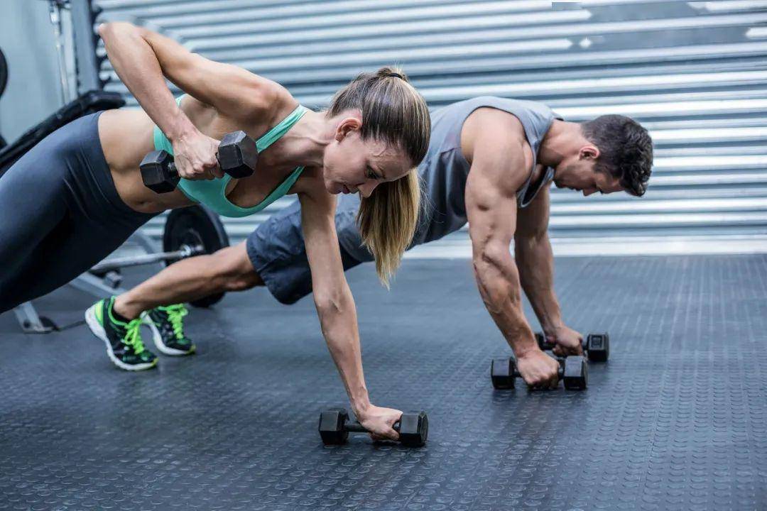 巨型扭蛋机空降大抽奖,嗨翻全场!_运动