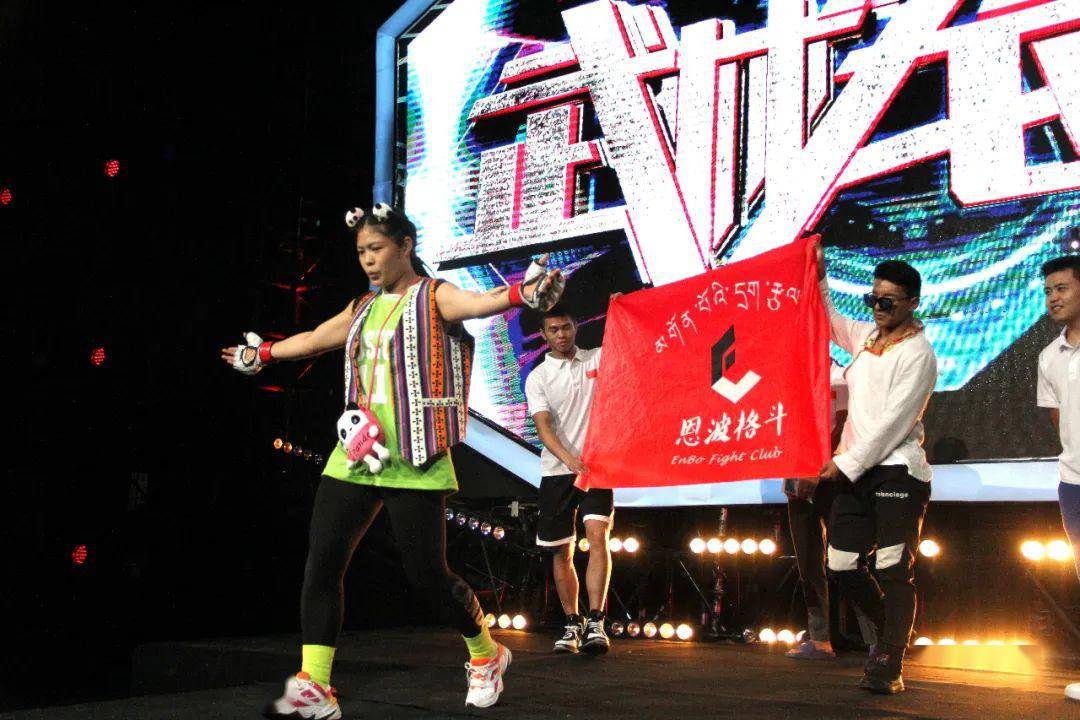 第二场对决:钟山"花木兰"董华香第一回合tko对手 恩波格斗战队5战5胜