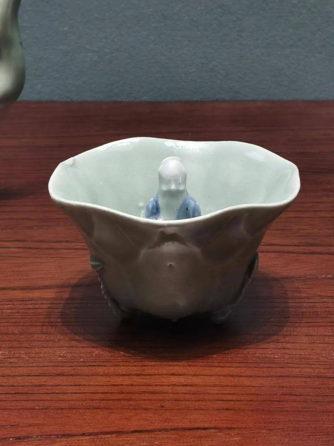 青釉荷叶式公道杯 清(1644-1911)