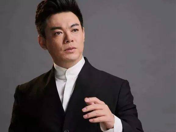 朗诵圈互相吹捧朗诵艺术活不长胡乐民