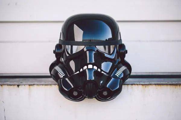 王一博和木村拓哉都爱,聊聊最近掀起的这阵"头盔热".