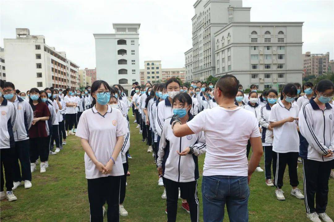 致敬青春,超越自我 ——石狮一中2020届高三学子考前团体心理辅导