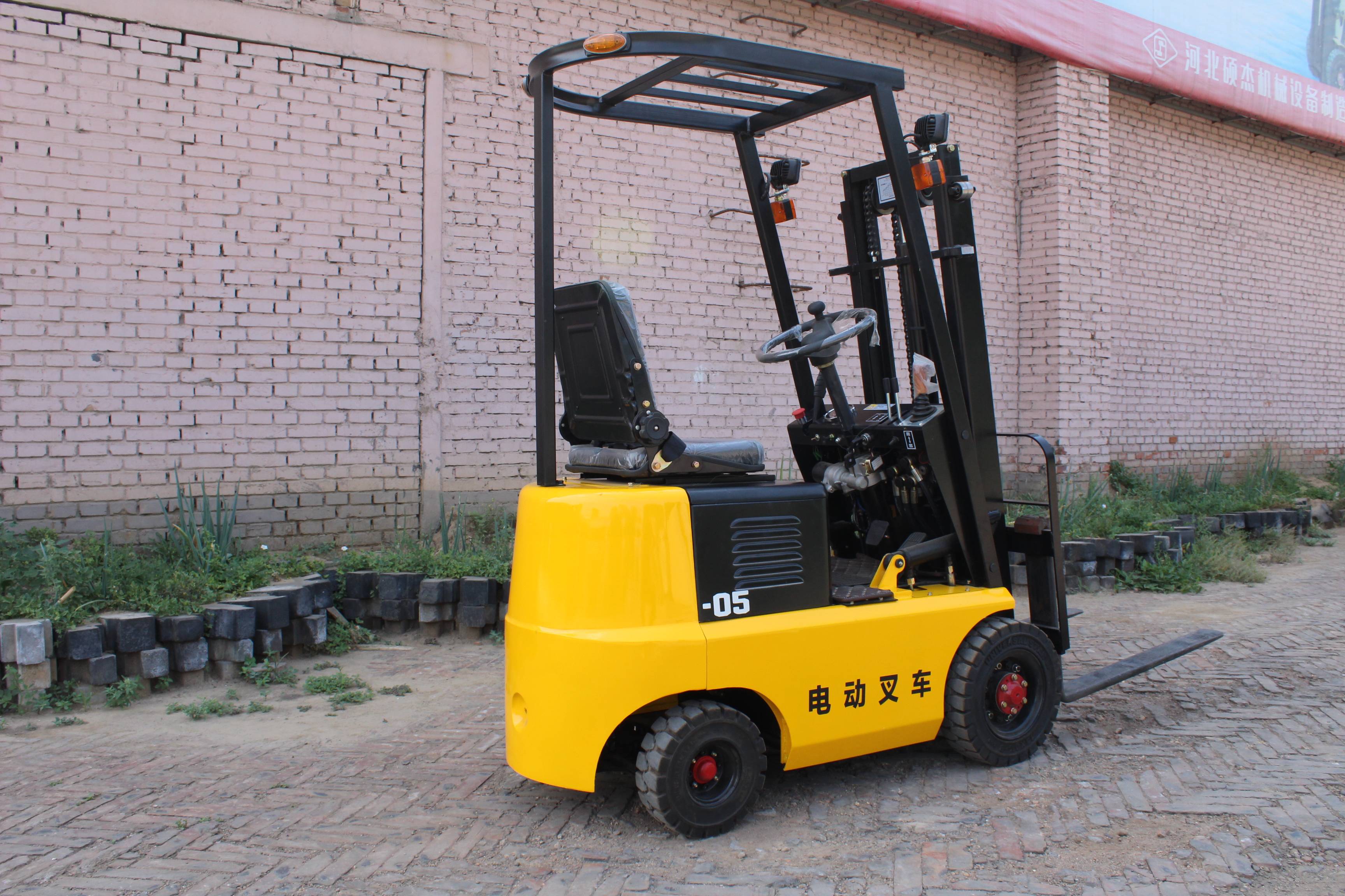 河北小型电动叉车0.5吨发青海