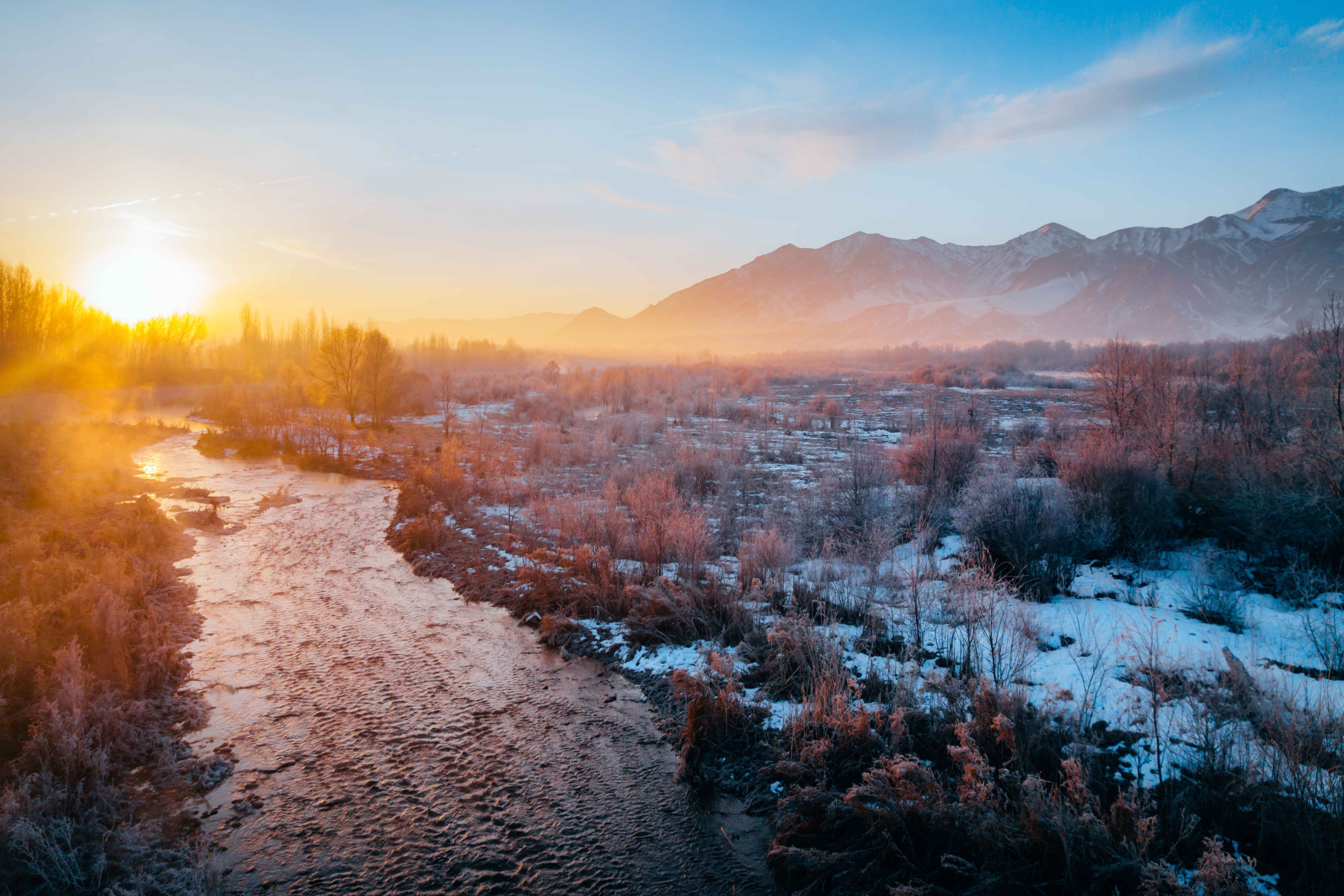 雪后初霁的尼勒克孟克特草原,惊艳了整个冬天!