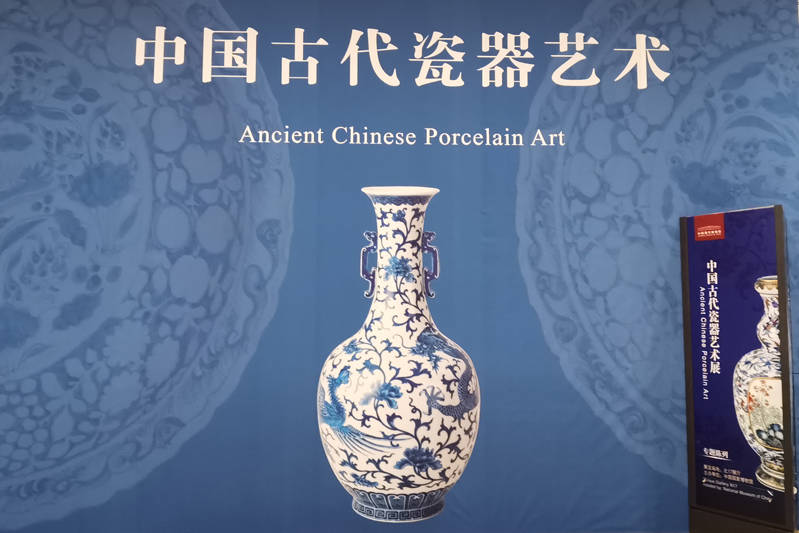 労】中国美術 元染 青花鳳凰花卉文 双獣耳壷 古玩 CHDL