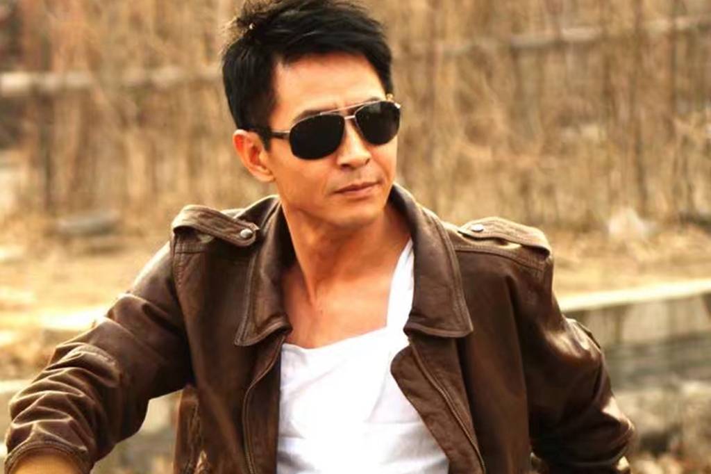 峰光无限郭晓峰峰耸入云藏千年漫漫光阴