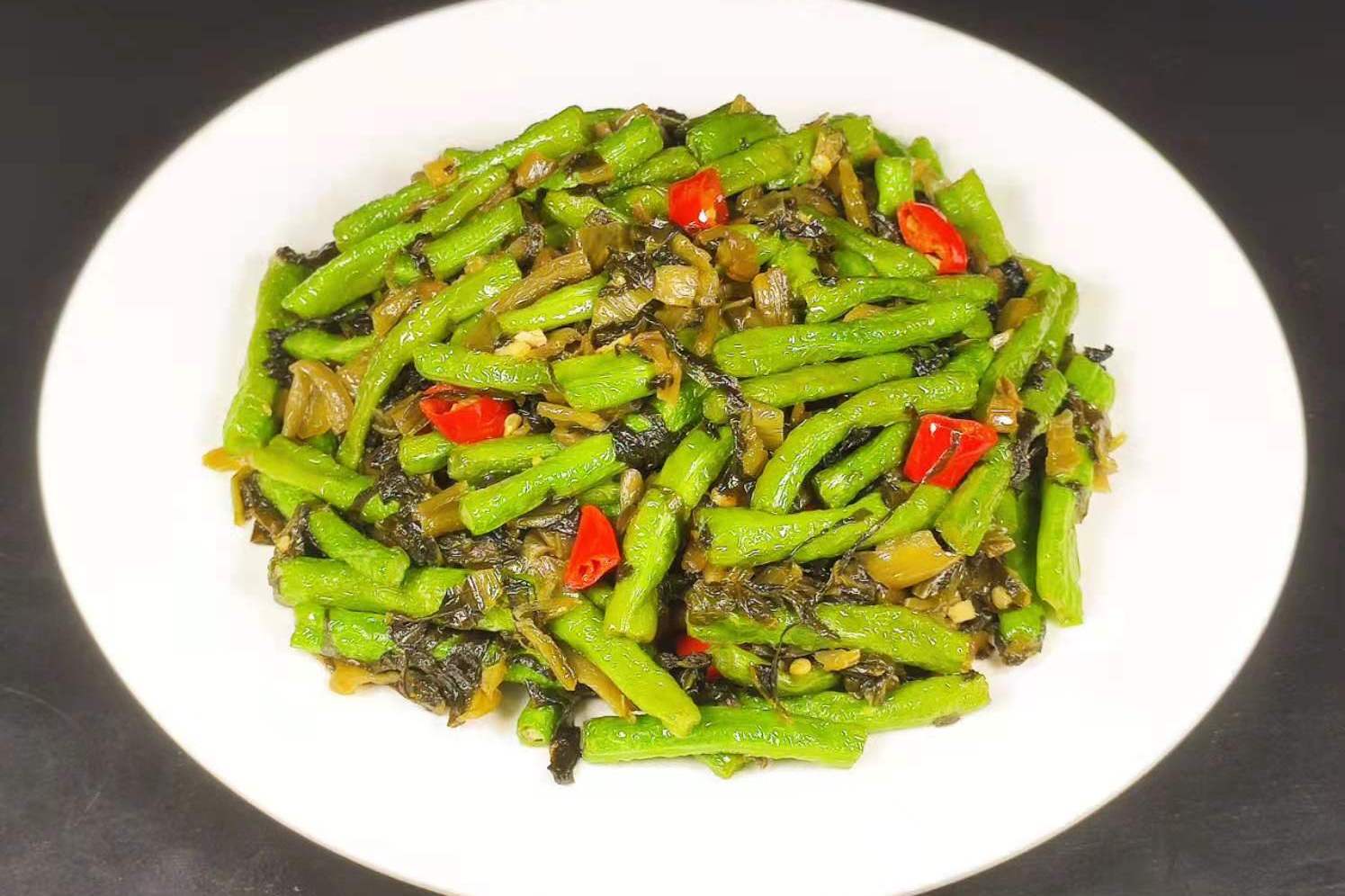 酸菜炒长豆角的家常做法酸辣开胃咸香适口简单易做美味又下饭