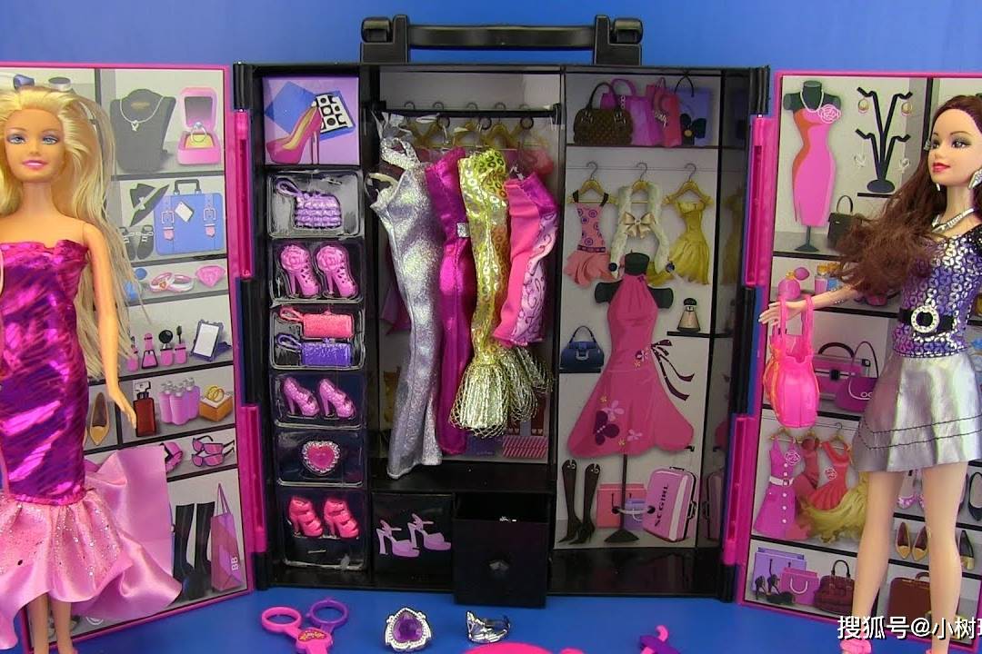 哇芭比娃娃的衣柜有好多东西一起看看有什么吧