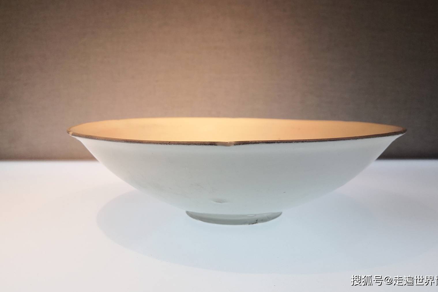 中国古代瓷器珍宝:定窑白釉划花萱草纹碗,国家博物馆藏