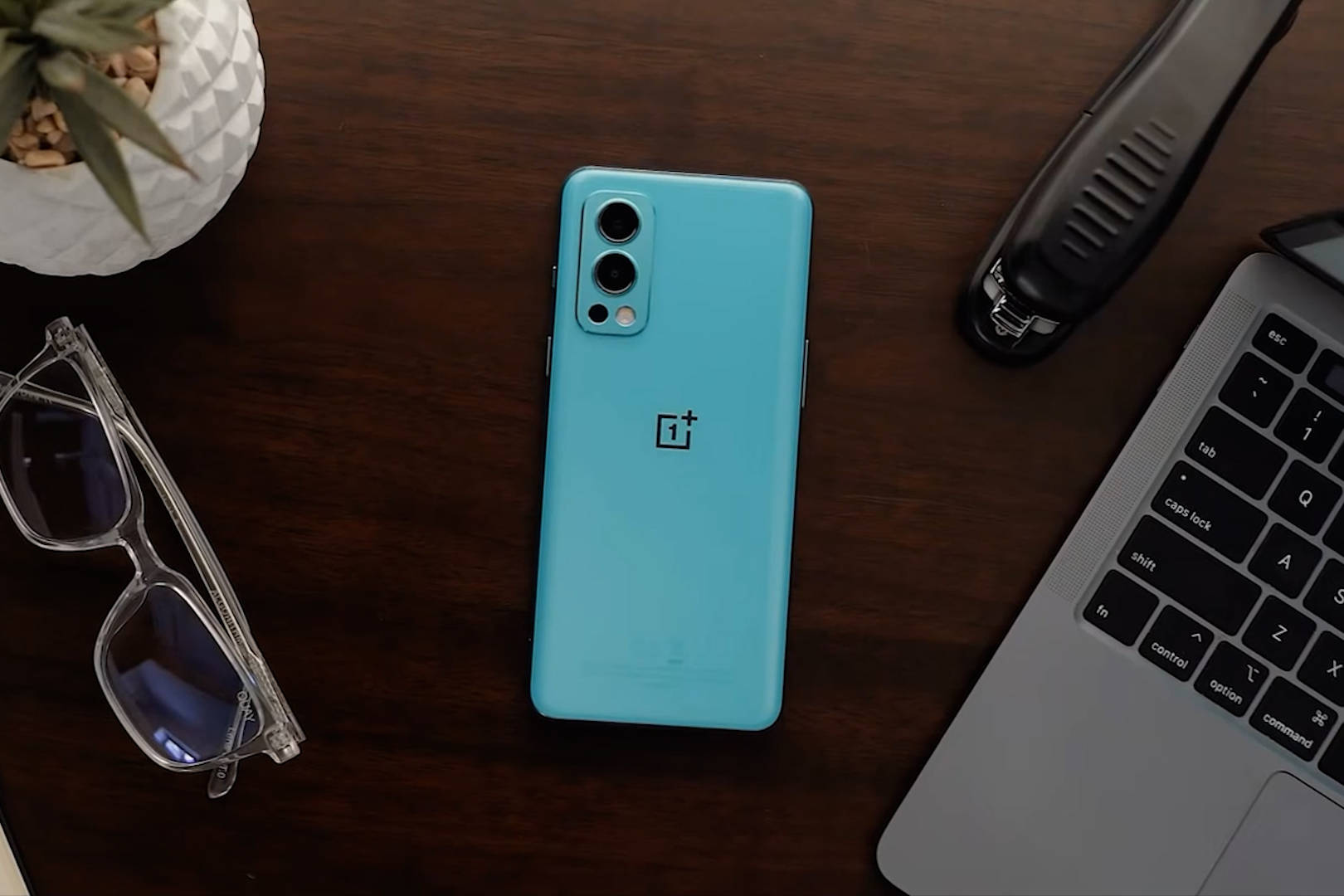 一加nord2推出吃豆人联名版后盖黑暗中可发光