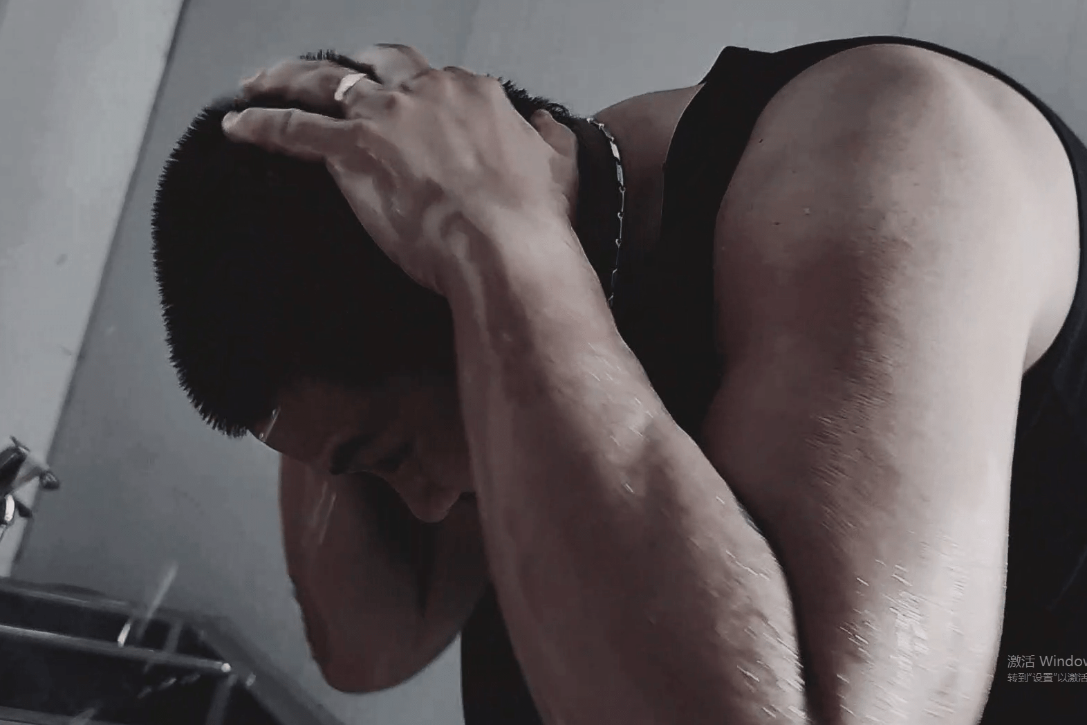 别看娘炮了这样的男人硬不硬你说了算