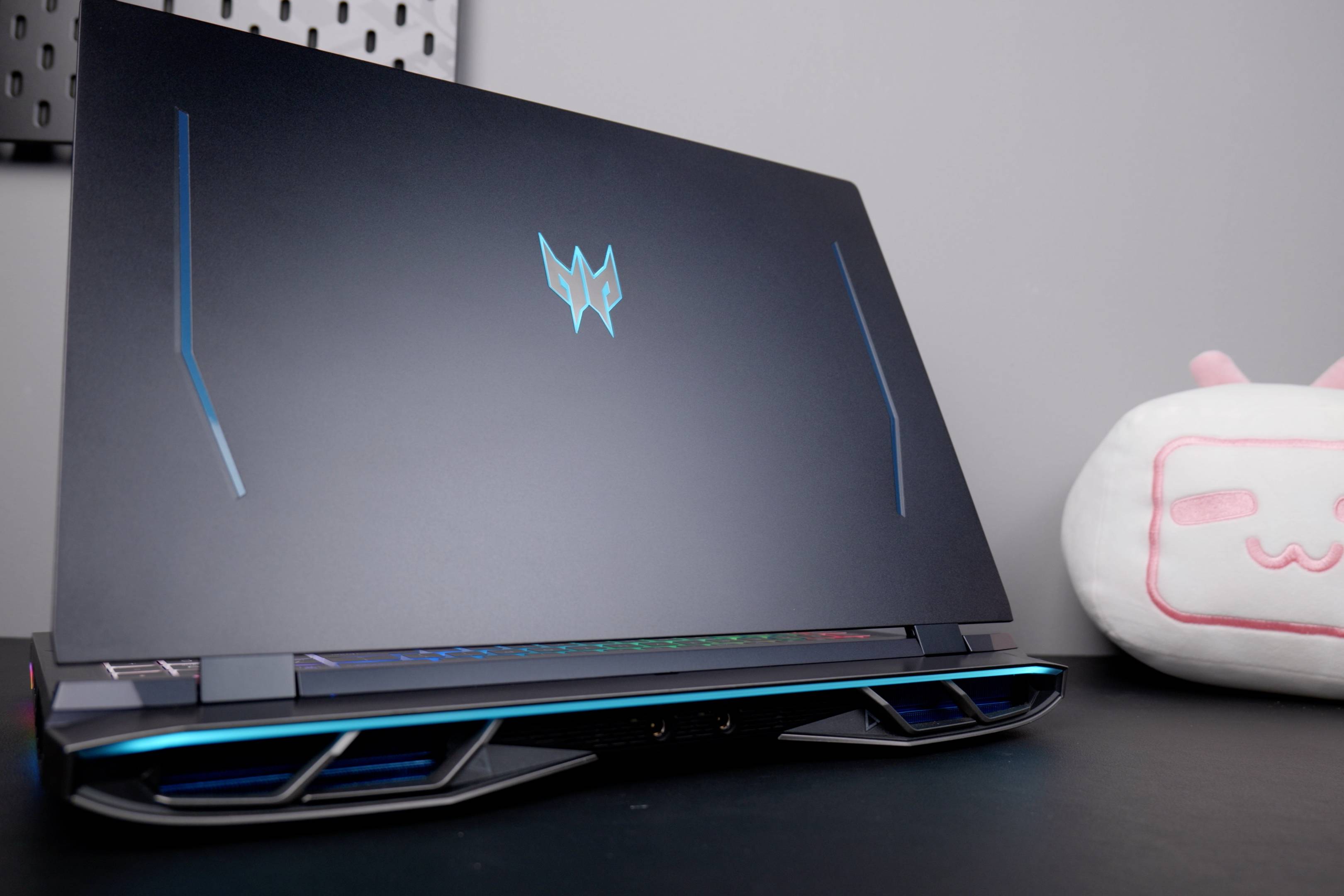 宏碁掠夺者战斧500评测笔记本也吃上了miniled