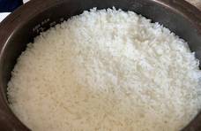 蒸米饭时，别只会加水蒸，多加这几步，蒸出的米饭又香又软