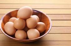 买鸡蛋到底是挑大的还是小的？原来你们都错了，白买几十年的鸡蛋