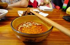 为什么四川重庆的火锅喜欢使用油碟而不是麻酱？