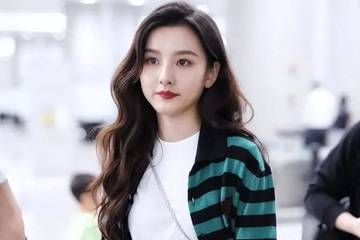 “00后”女演员蒋依依被举报偷漏税上热搜 税