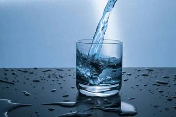 长期喝纯净水会导致身体缺钙？