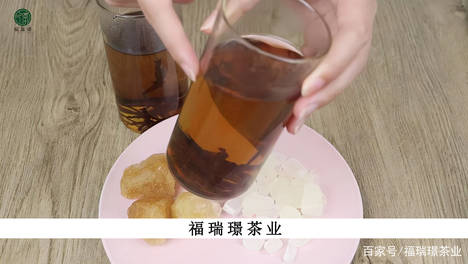 茶叶和冰糖一起泡水喝，效果真不错，解决很多人的大问题，涨知识